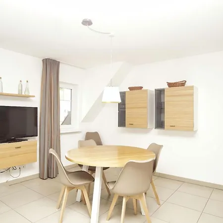 Strandnahe Rex Rugia: Balkon & Erlebnisbad Apartment Lobbe