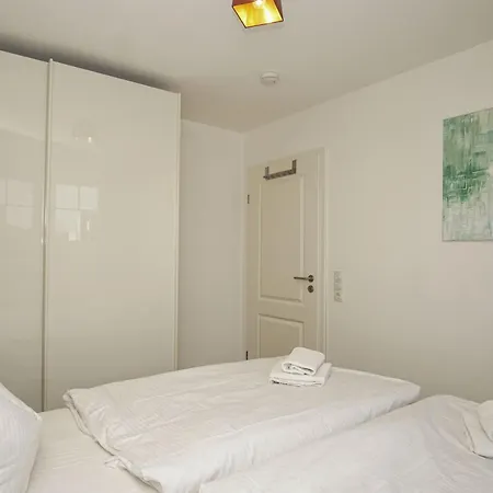 Strandnahe Rex Rugia: Balkon & Erlebnisbad Apartment *